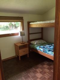CabinBdrm2.JPG
